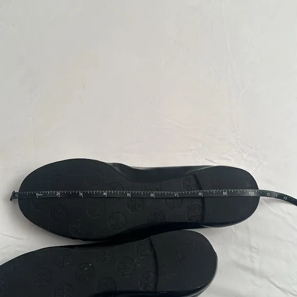 Tory Burch Reva black patent leather round medallion logo travel flat shoes