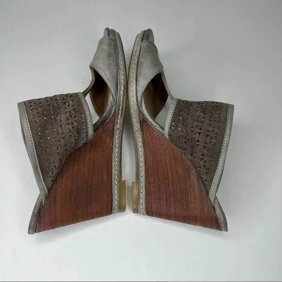 Trask Payton 7.5 T strap slip on Italian waxed suede leather wedge sandals gray