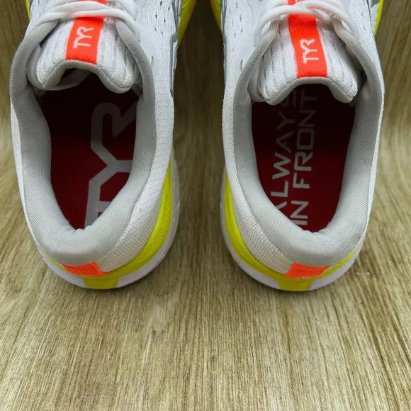 TYR‎ RD-1 Runner Men's Size 8.5 White Yellow Athletic Running Shoes Sneakers