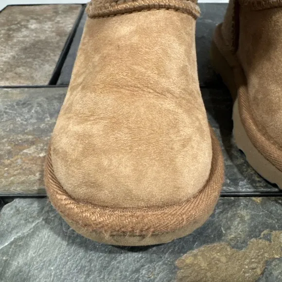UGG 1017397T Toddler Girl Boots T Mini Bailey Bow II Size  8 Tan Boots