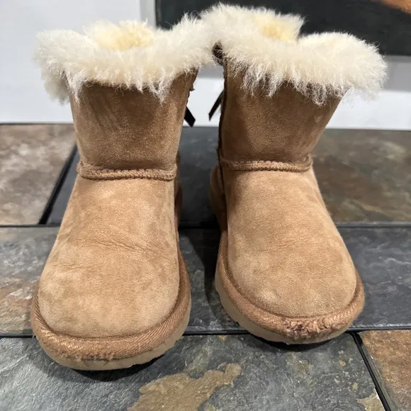 UGG 1017397T Toddler Girl Boots T Mini Bailey Bow II Size  8 Tan Boots
