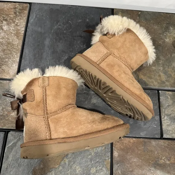 UGG 1017397T Toddler Girl Boots T Mini Bailey Bow II Size  8 Tan Boots