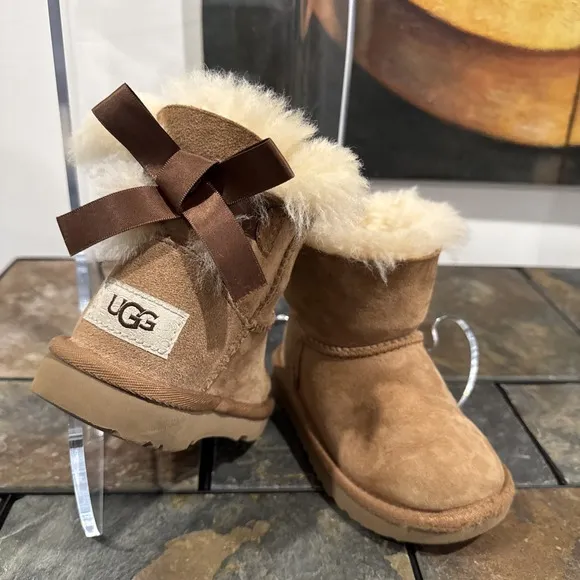 UGG 1017397T Toddler Girl Boots T Mini Bailey Bow II Size  8 Tan Boots