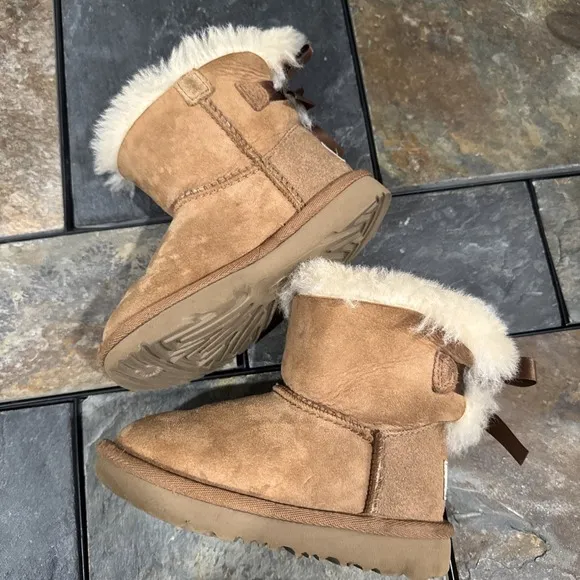UGG 1017397T Toddler Girl Boots T Mini Bailey Bow II Size  8 Tan Boots