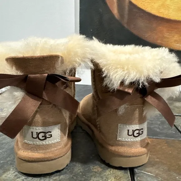 UGG 1017397T Toddler Girl Boots T Mini Bailey Bow II Size  8 Tan Boots