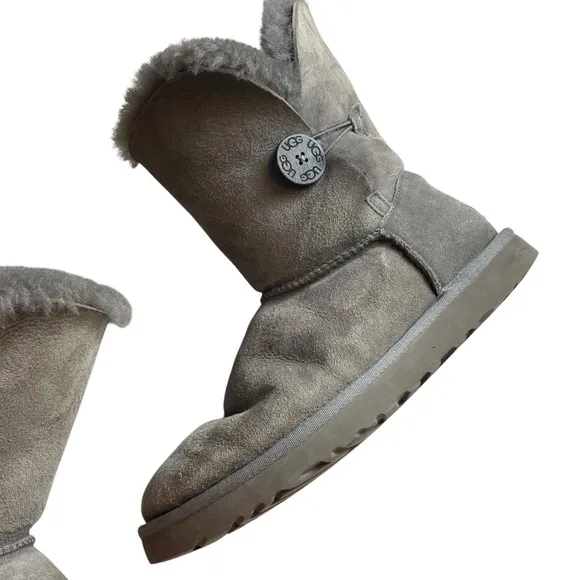 UGG Australia Bailey Button Short Boots Gray Suede Shearling Size 8