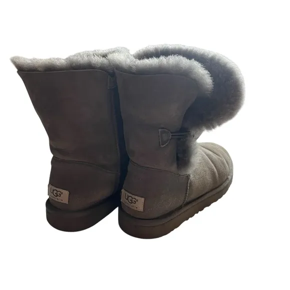 UGG Australia Bailey Button Short Boots Gray Suede Shearling Size 8