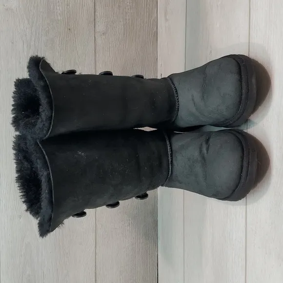 Ugg Australia Women 1962Y Tall Bailey Button Triplet Sheepskin shoes boots sz 6