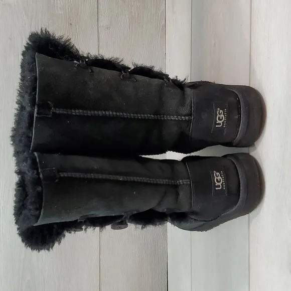 Ugg Australia Women 1962Y Tall Bailey Button Triplet Sheepskin shoes boots sz 6