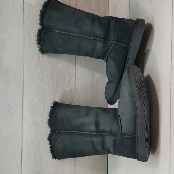 Ugg Australia Women 1962Y Tall Bailey Button Triplet Sheepskin shoes boots sz 6