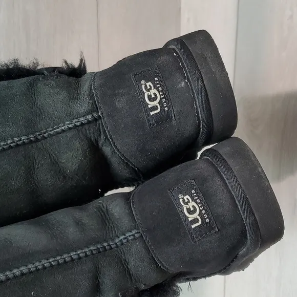 Ugg Australia Women 1962Y Tall Bailey Button Triplet Sheepskin shoes boots sz 6