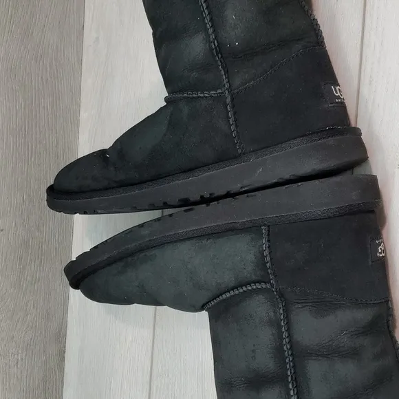 Ugg Australia Women 1962Y Tall Bailey Button Triplet Sheepskin shoes boots sz 6
