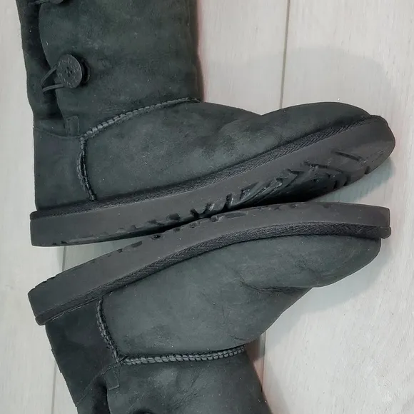 Ugg Australia Women 1962Y Tall Bailey Button Triplet Sheepskin shoes boots sz 6