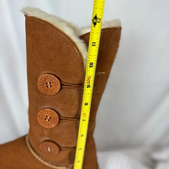 UGG BAILEY BUTTON TRIPLET TRIPLE II CHESTNUT SUEDE FUR BOOTS 8 WOMEN
