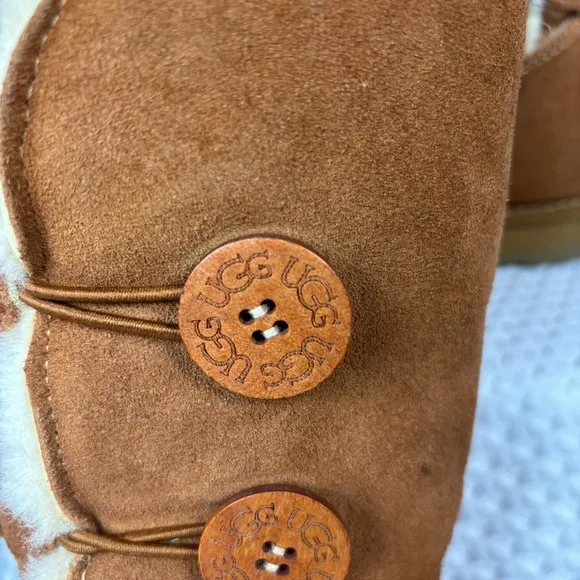UGG BAILEY BUTTON TRIPLET TRIPLE II CHESTNUT SUEDE FUR BOOTS 8 WOMEN