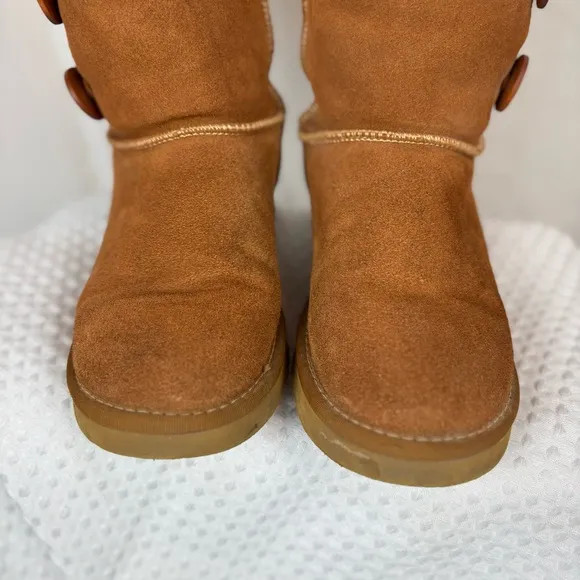 UGG BAILEY BUTTON TRIPLET TRIPLE II CHESTNUT SUEDE FUR BOOTS 8 WOMEN