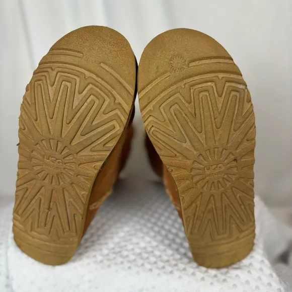 UGG BAILEY BUTTON TRIPLET TRIPLE II CHESTNUT SUEDE FUR BOOTS 8 WOMEN