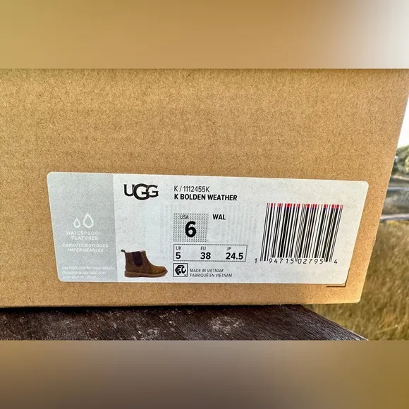 UGG Bolden Weather leather Chelsea boots size 6
