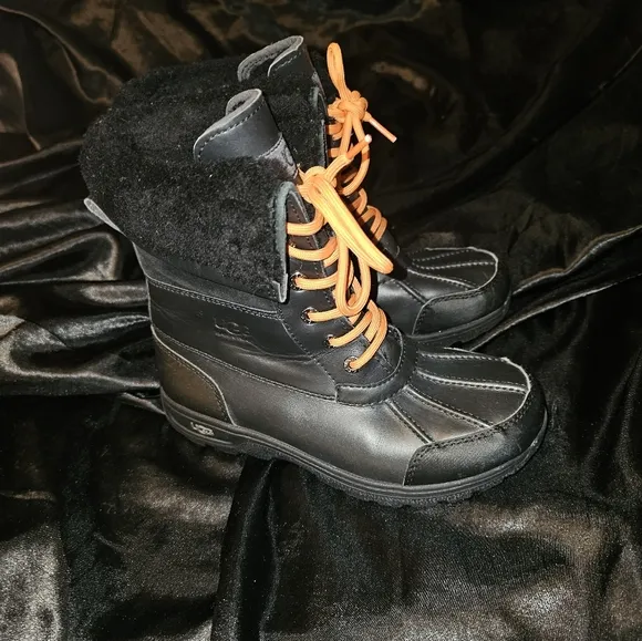 UGG® Butte II Boot -Big Kid -size 4