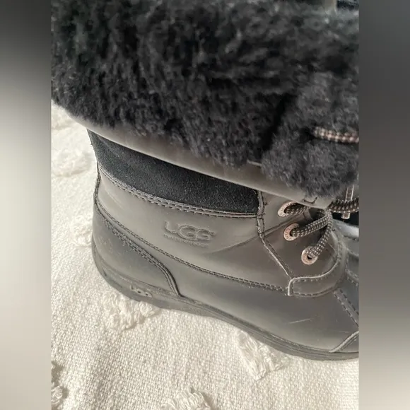 UGG® Butte II Waterproof Leather Cold Weather Boots Youth Size 4 Woman’s