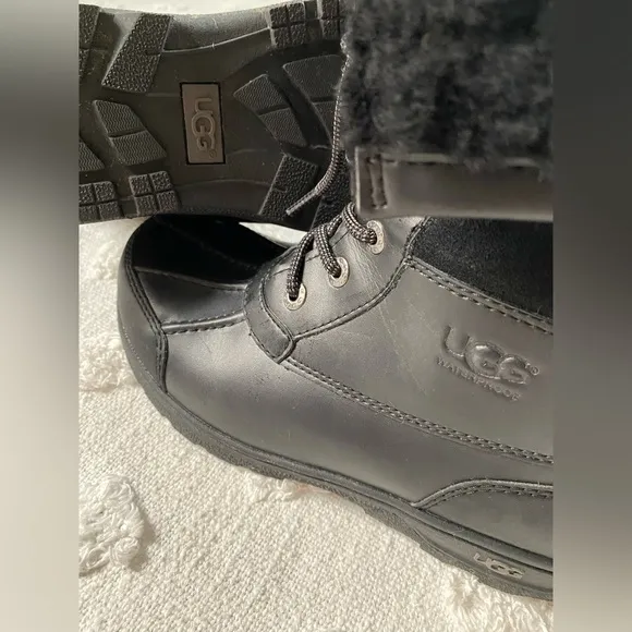 UGG® Butte II Waterproof Leather Cold Weather Boots Youth Size 4 Woman’s