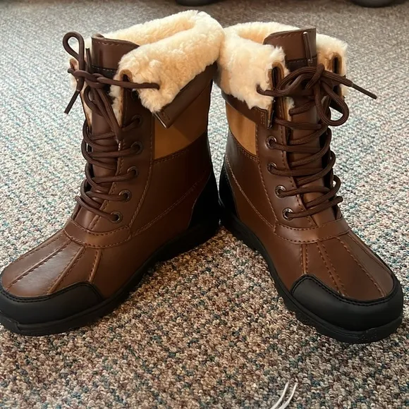 UGG Butte ll CWR Boots new without box size 3Y