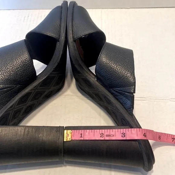 Ugg Celia Black Leather Sandals Size 10