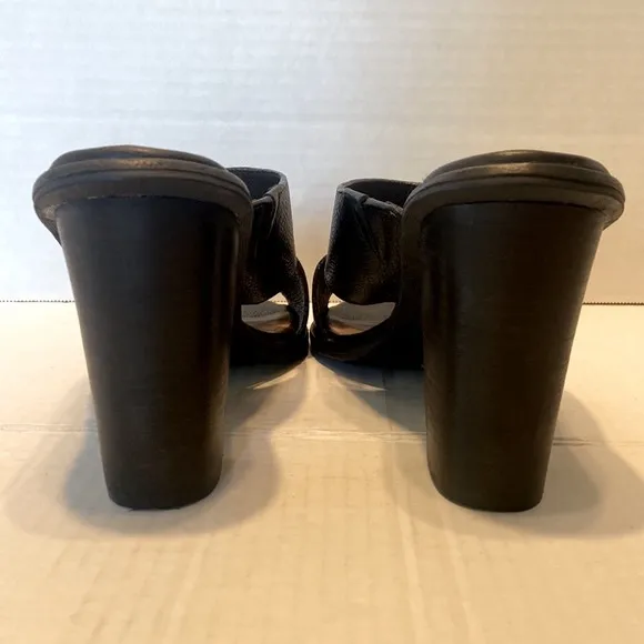 Ugg Celia Black Leather Sandals Size 10