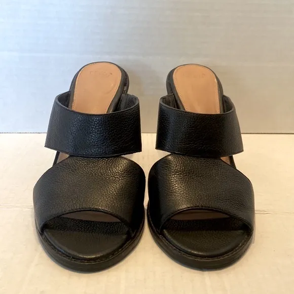 Ugg Celia Black Leather Sandals Size 10