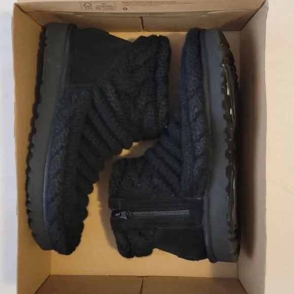 UGG Classic Mini Chunky Knit Boots Womens 7 Boho Whimsygoth Twee Dark Academia