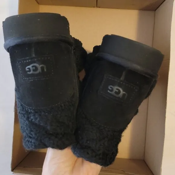 UGG Classic Mini Chunky Knit Boots Womens 7 Boho Whimsygoth Twee Dark Academia