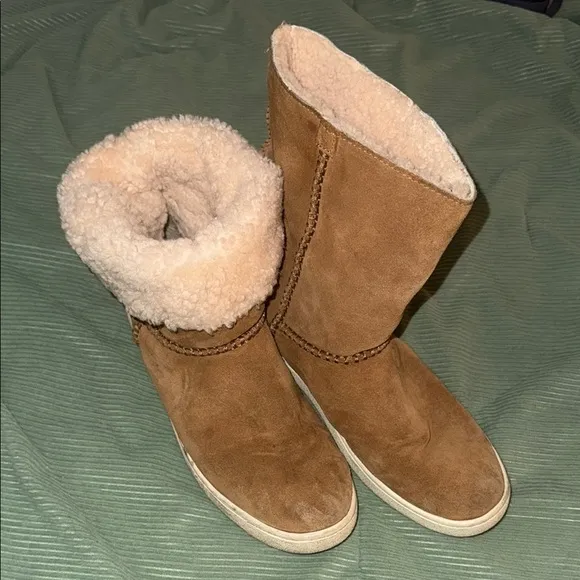 UGG Cozy Tan Fur Interior Boots 10