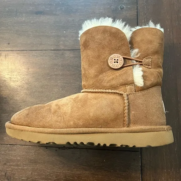 UGG Kids Bailey Button Genuine Sherling Boots