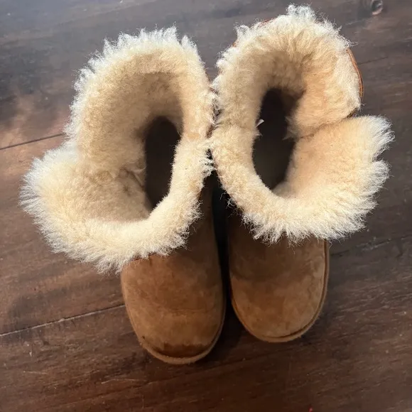 UGG Kids Bailey Button Genuine Sherling Boots