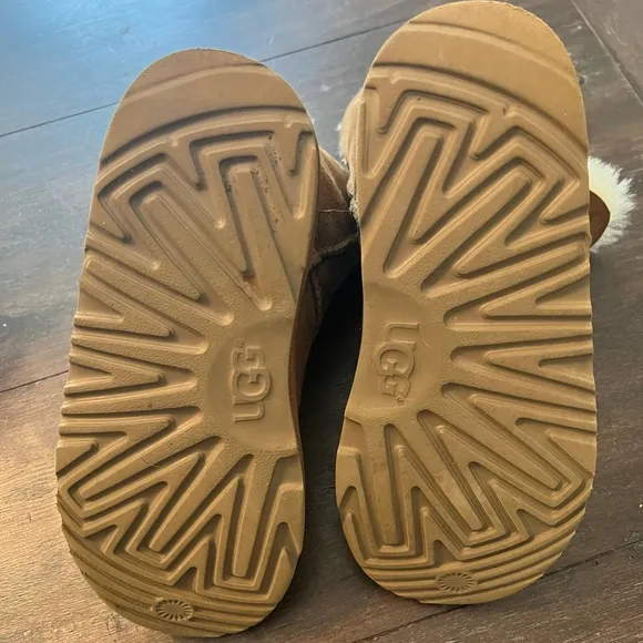 UGG Kids Bailey Button Genuine Sherling Boots