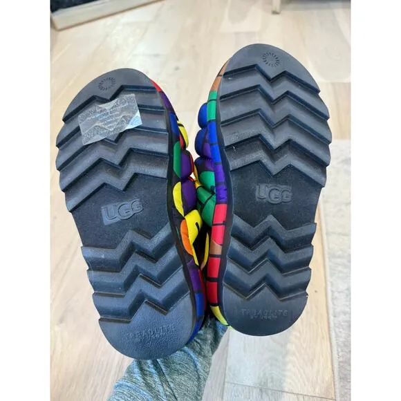 UGG PRIDE Maxi SLIDE RAINBOW LOGO SLIP ON PUFF SANDALS Women Size US 7