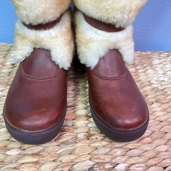 UGG SHEARLING WATERPROOF LEATHER LILYA TALL BUCKLE BOOTS SIZE 7 EUC