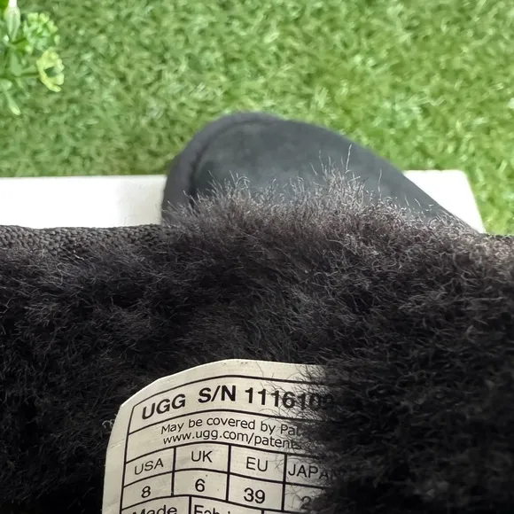 UGG Ultra Mini Classic boots black winter boots size 8 gently used