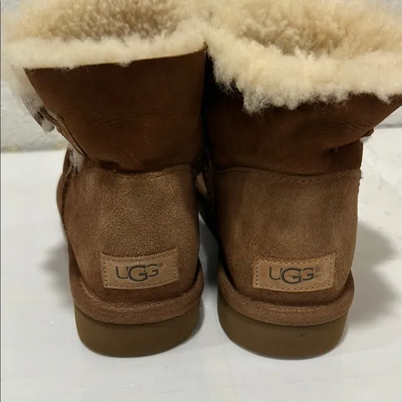 UGG women mini Bailey button ll boot GUC Brown Sheepskin Boots size 9