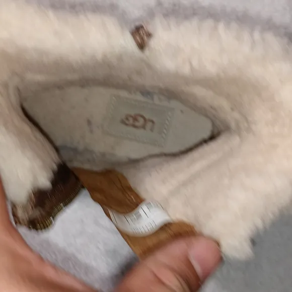 UGG Women's Blayre IIl Shearling Cuff Boots Size 8.5 Great Shape