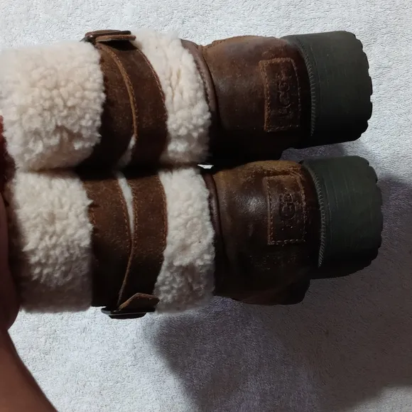 UGG Women's Blayre IIl Shearling Cuff Boots Size 8.5 Great Shape