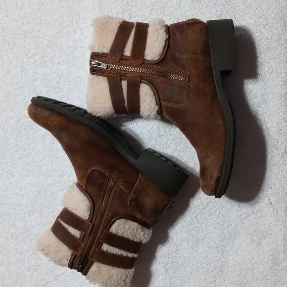 UGG Women's Blayre IIl Shearling Cuff Boots Size 8.5 Great Shape