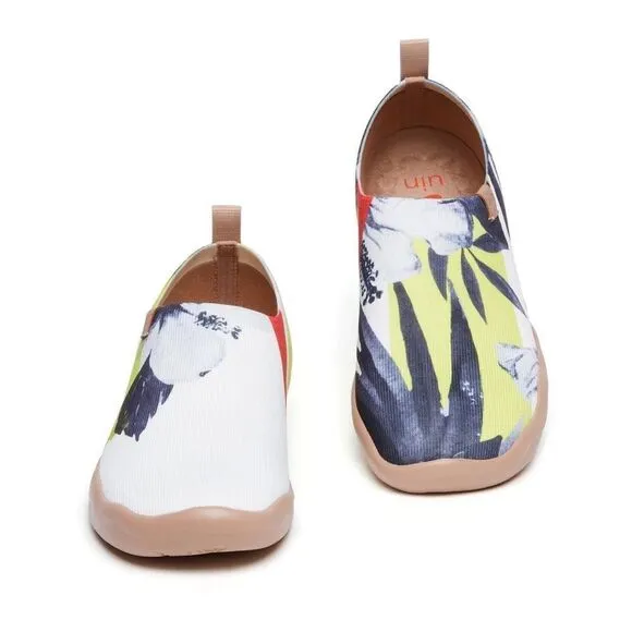 UIN Women's Walking Travel Shoes Slip On Casual Loafers (Hibiscus in Full Bloom)