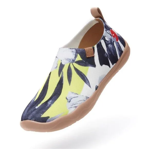 UIN Women's Walking Travel Shoes Slip On Casual Loafers (Hibiscus in Full Bloom)