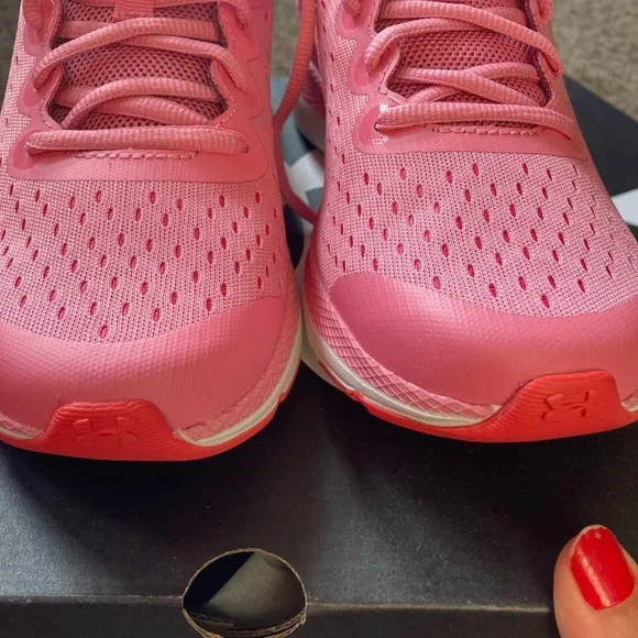 Under armour girls light weight shoes size 4Y