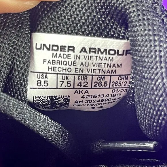Under Armour UA Charged Assert 9 Men's Black Running Shoes Size 8.5-NEW