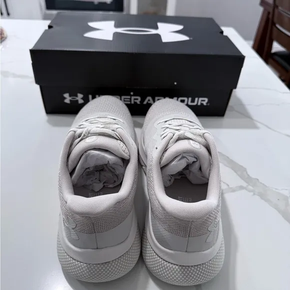 Under Armour White Athletic Shoes Lightweight Mesh Design