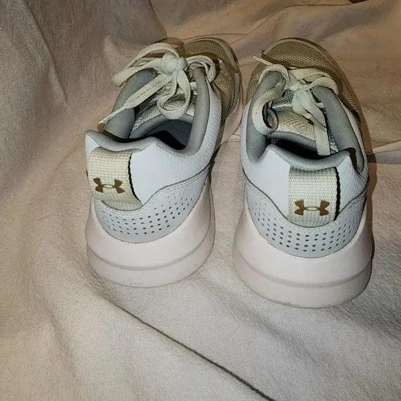 Under Armour Womens Essential Light Blue Shoes Size 8.5 -