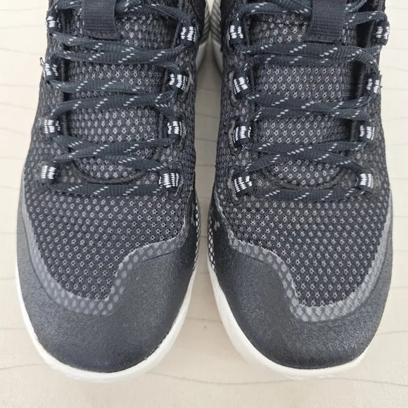 Under Armour Womens HOVR Highlight Ace 3.0 Black White Volleyball Shoes Size 9