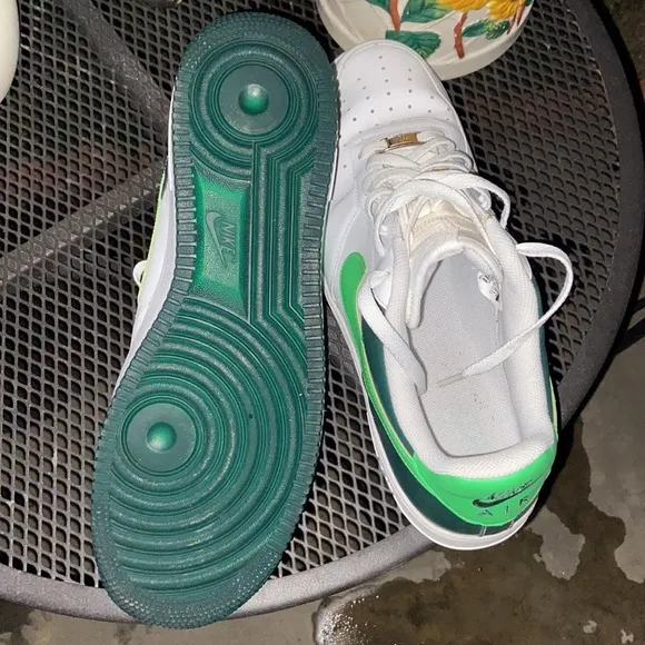 USED AIR FORCE 1 NIKE SHOES 👟 GREEN AND WHITE